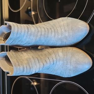 Size 8W women's JustFab Cartur blocked heel booties in grey